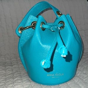 Small hand bag,  lightly used, super cute and fun for spring!